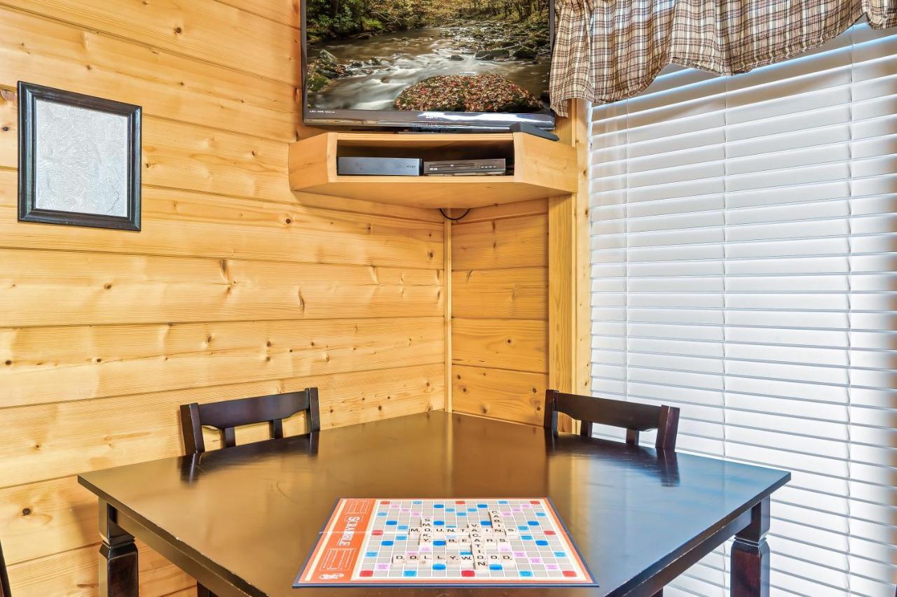 Cozy Log Cabin!! In Heart Of Pf & Close To The Smokies 비둘기 포지 외부 사진