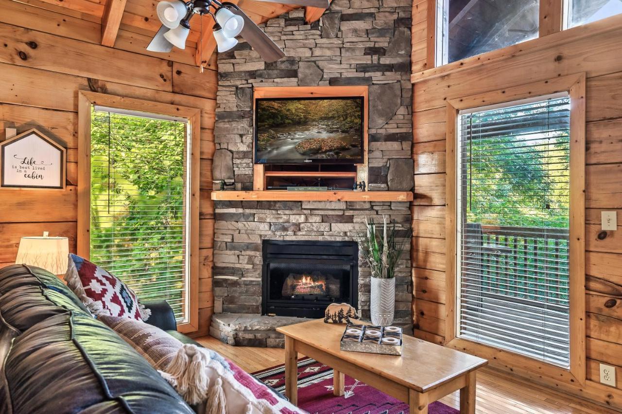 Cozy Log Cabin!! In Heart Of Pf & Close To The Smokies 비둘기 포지 외부 사진
